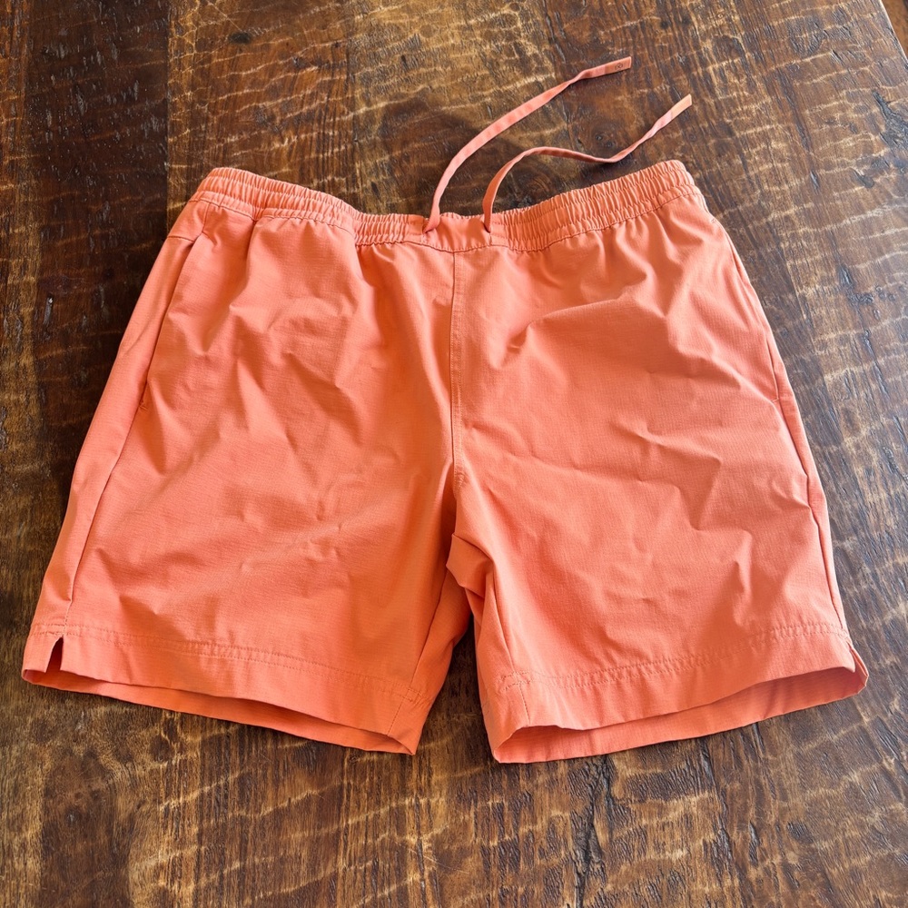 Cuts men’s size L athletic tic shorts